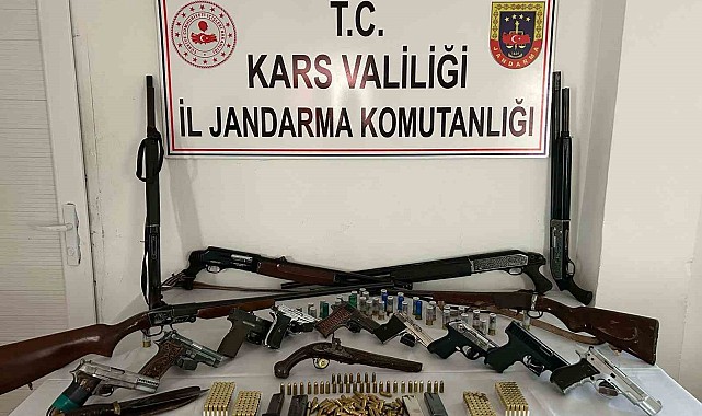 Kars'ta jandarmadan 9 ayrı adrese operasyon