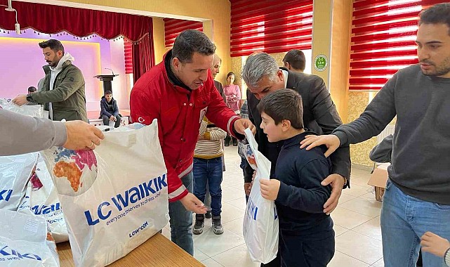 Kızılay'dan özel öğrencilere kışlık yardım