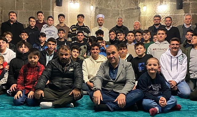 Liseli gençler Ulu Camii'ne akın etti