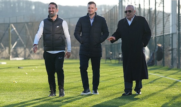 Mehmet Ağar'dan Arda Turan'ın hocalığını yaptığı Eyüpspor'a destek ziyareti