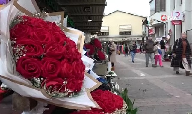 Sevgililer Günü’nde çiçek almak isteyen aşıklar 1000 lirayı gözden çıkaracak