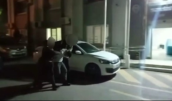 Soğukta üşümesin diye aracına aldığı müşterisi tarafından vurulan taksi şoförü hayatını kaybetti