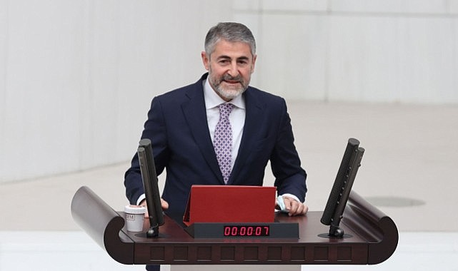 TBMM'de olmadığı halde Nureddin Nebati'nin yerine yoklama pusulası verildiği ortaya çıktı, Meclis kapandı