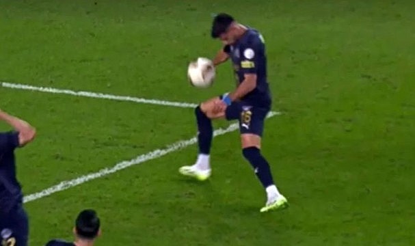 Tüm Türkiye&#039;nin konuştuğu pozisyonun VAR kaydı açıklandı! İşte hakemlerin diyalogları