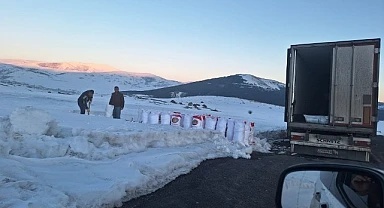 Turizm sektöründe kar krizi: Ardahan'dan gelen tırlar kar yüküyle yola çıkıyor