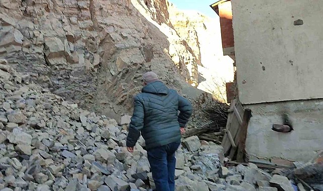 Uzundere'de göçük sonrası AFAD tarafından inceleme başlatıldı