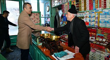 Vali Çiçek'i gören esnafın yüzü gülüyor