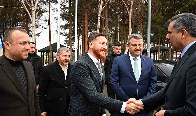 Vali Çiftçi Erzurumspor tesislerinde