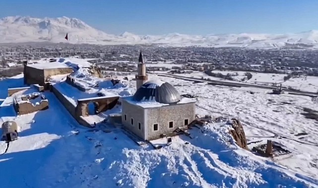 Van'da kar yağışı sonrası kartpostallık görüntüler oluştu