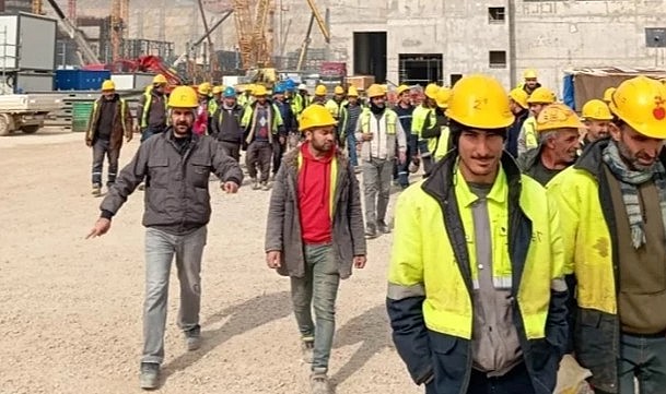 Akkuyu Nükleer Güç Santrali'nde 3 aydır maaş alamayan işçiler isyan bayrağını çekti