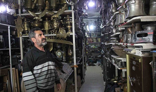 Antika tutkunu esnaf, biriktirdiği yüz binlerce eser ile müze açmak istiyor