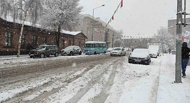 Ardahan baharda kışı yaşıyor