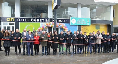 Ardahan'da Arı Özel Öğretim Kursu'nun ikinci şubesi hizmete açıldı
