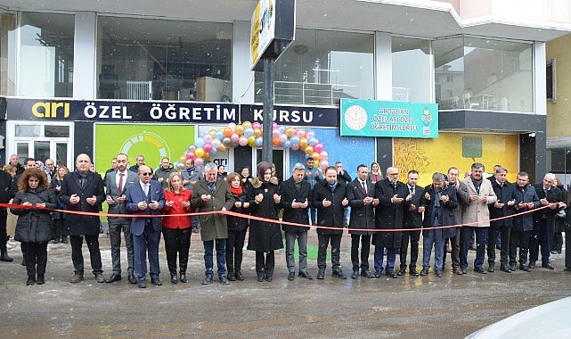 Ardahan'da Arı Özel Öğretim Kursu'nun ikinci şubesi hizmete açıldı