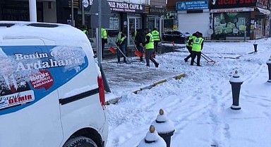 Ardahan’da Mart ayında lapa lapa kar yağdı