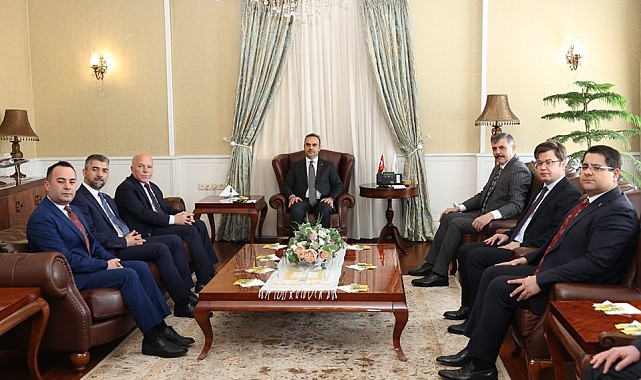 Bakan Kacır'dan Valilik ve Büyükşehir Belediyesi'ne ziyaret