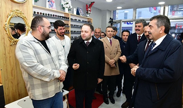 Bakan Tekin, AK Partilerle esnaf ziyaretine çıktı