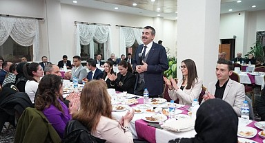 Bakan Tekin, iftar sofrasında Ardahanlılarla bir araya geldi