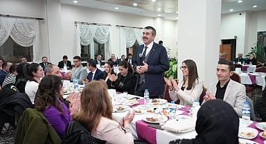 Bakan Tekin, iftar sofrasında Ardahanlılarla bir araya geldi