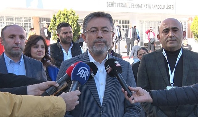 Bakan Yumaklı, Ankara'da oyunu kullandı