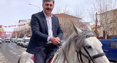 Baydar ata bindi; Ya kısmet dedi