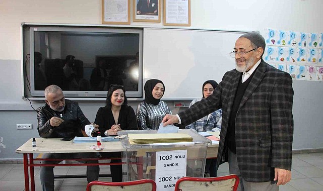 Bingöl'de oy kullanma işlemi başladı