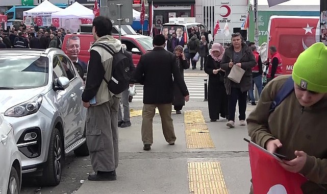 CHP’nin seccade dağıtmasına vatandaşlar tepki gösterdi