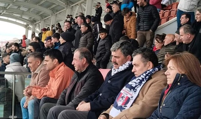 Demir ve Baydar tribünde buluştu