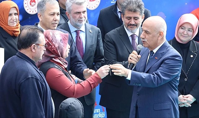 Deprem konutları teslim töreninde Cumhurbaşkanı Erdoğan ile vatandaş arasında ilginç diyalog