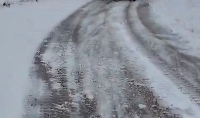 Elazığ&#039;da kar yağışı nedeniyle 30 köy yolu ulaşıma kapandı