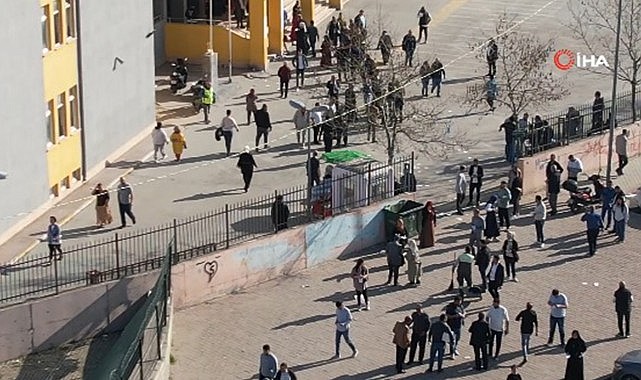 En çok seçmenin kayıtlı olduğu okulda, oy verme yoğunluğu havadan görüntülendi