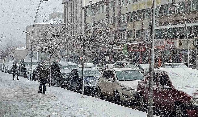 Erzurum'da kar yağışı etkili oluyor, 147 köy yolu ulaşıma kapalı
