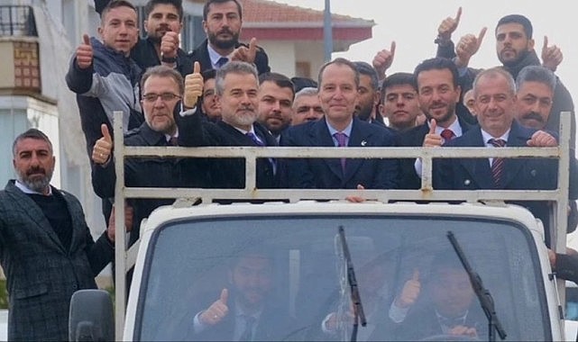Fatih Erbakan, babası ile özdeşleşen kamyon kasası pozunu verdi