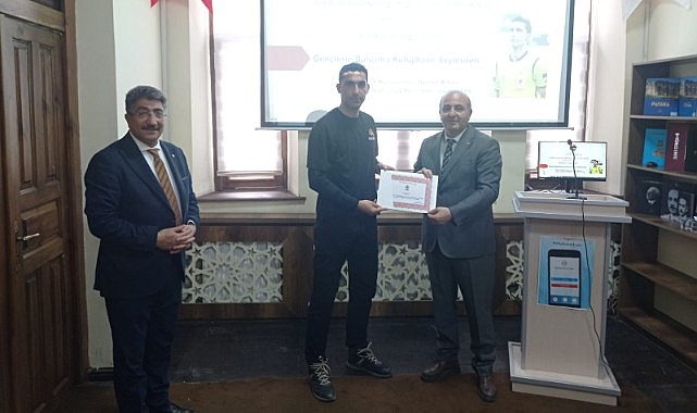 Gençler, Milli Hakem Doğu Yılmaz’ın kariyer hikayesini dinledi