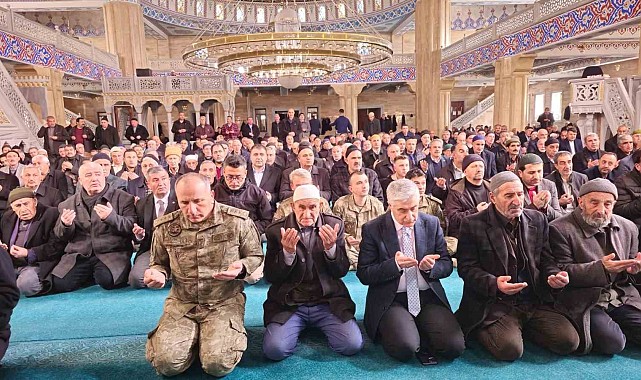 Helikopter kazasında şehit düşen askerler için mevlit programı düzenlendi