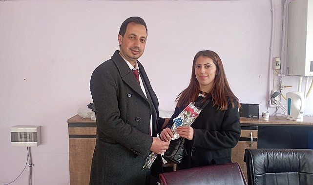 Kaçar, 8 Mart Dünya Kadınlar Günü'nde kadınlara çiçeklerle selam verdi