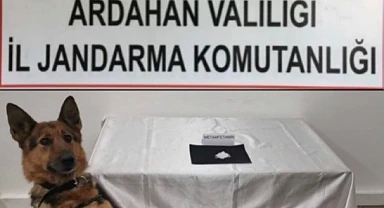Kars'tan Ardahan'a kaçak uyuşturucu: Jandarma operasyonuyla yakalandılar