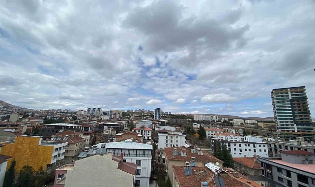 Kimileri yağmur kimileri deprem habercisi olarak yorumluyor: Elazığ'da sirrokümülüs bulutları oluştu
