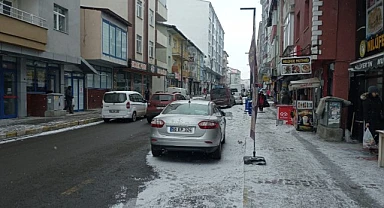 Mart yine kapıdan baktırdı: Ardahan’a kar yağdı