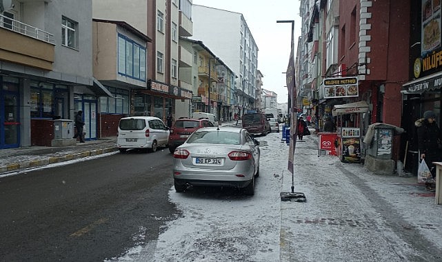 Mart yine kapıdan baktırdı: Ardahan’a kar yağdı