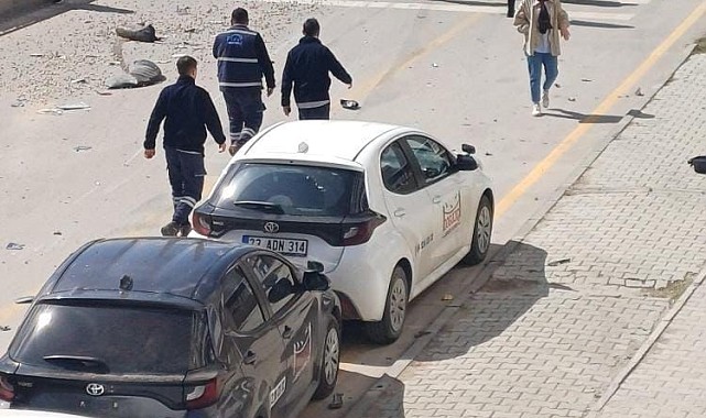 Pikap park halindeki 3 araca çarptı: 1 yaralı