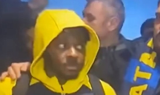 Sahanın ortasında taraftarı yumruklayan Osayi'nin son halini gören herkes aynı yorumu yapıyor
