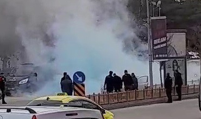 Seyir halindeki otomobil alev aldı