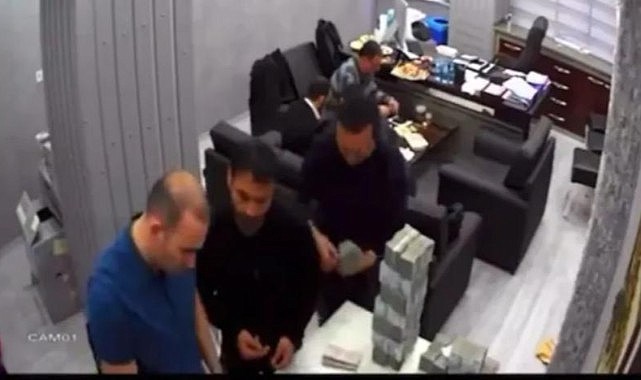 Sosyal medyadaki ‘para sayma’ görüntülerine ilişkin 2 kişi ifade vermek için adliyede