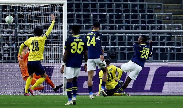 Tavana çivi gibi çaktı! Batshuayi'den şahane gol