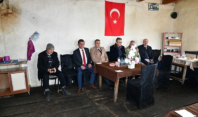 Vali Çiçek, Küçüksütlüce köylülerinin sorunlarını dinledi