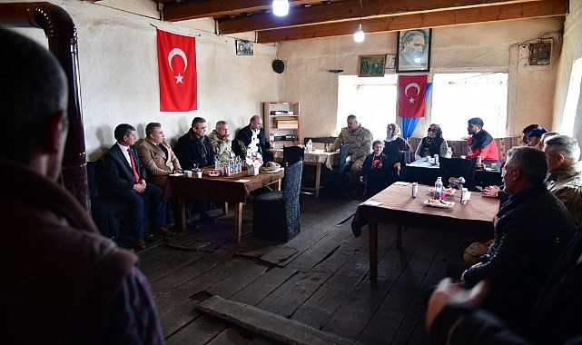 Vali Çiçek, Küçüksütlüce Köyünde vatandaşlarla buluştu ve sorunları dinledi