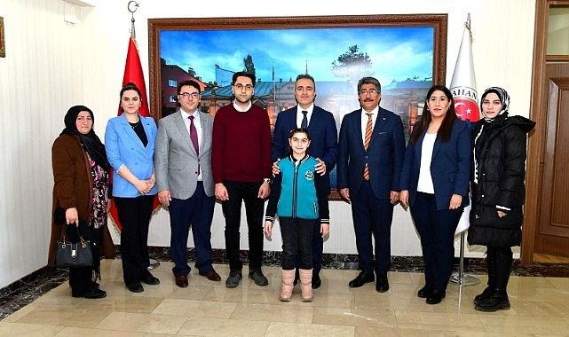 Vali Çiçek Kütüphane Haftası dolayısıyla okurları ağırladı