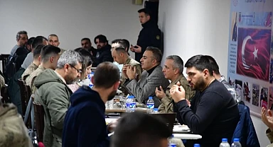 Vali Çiçek, orucunu kışlada açtı