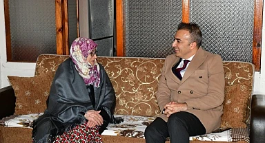 Vali Çiçek, şehit annelerini kadınlar gününde ziyaret etti